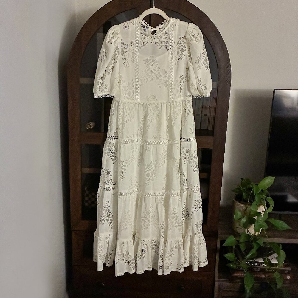 Moon River White Lace Tiered Midi Dress - Small
